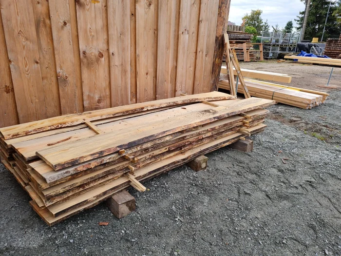 80 Stück unbesäumte Bretter, Rangerbohlen, Holzbretter, Zaunsbretter, Schwartenbrett