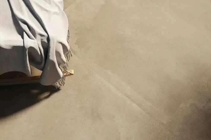 Fliese warme Betonoptik hellbraun 60×60 cm „Azuma Up Hazelnut“ Imola matt rektifiziert