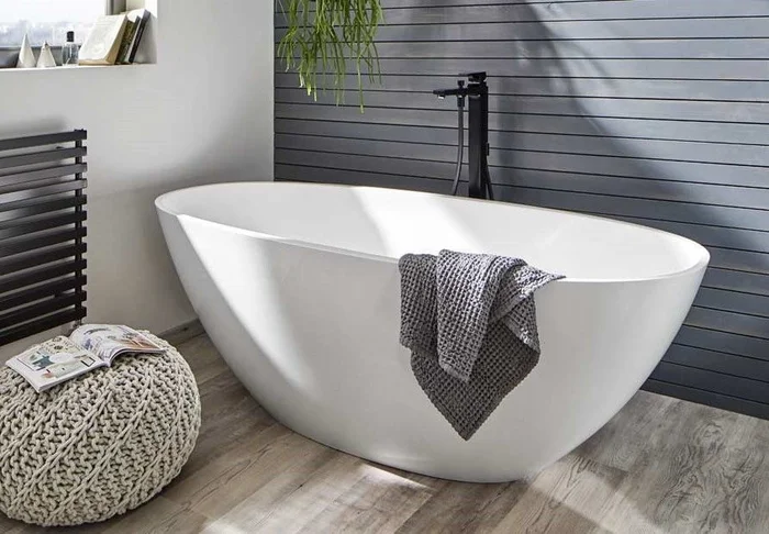 Freistehende Badewanne 168 x 76 x 58.5 cm Mineralguss weiß von Bädermax