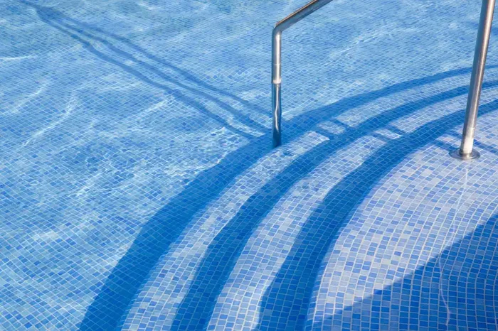 Mosaikfliesen Glas Eco Niebla AZUL CELESTE hellblau glänzend 31,6×31,6 cm Dusche Pool Küche Theken