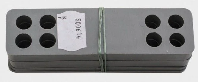 Satz Unterlagen für Haltelaschen und Schliesslaschen Typ 1 und 2 bestehend