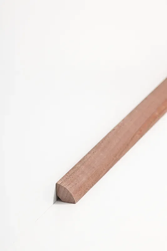 Viertelstableiste 14 x 14 mm Nussbaum lackiert