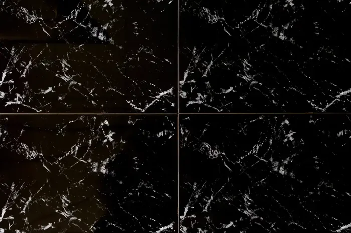 Wandfliese schwarz marmoriert 25×33.5