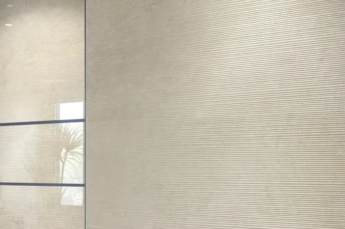 Wandfliese Steinoptik 3D-Linien-Dekor beige 30×90 cm „Canna Zermatt natural“ rektifiziert