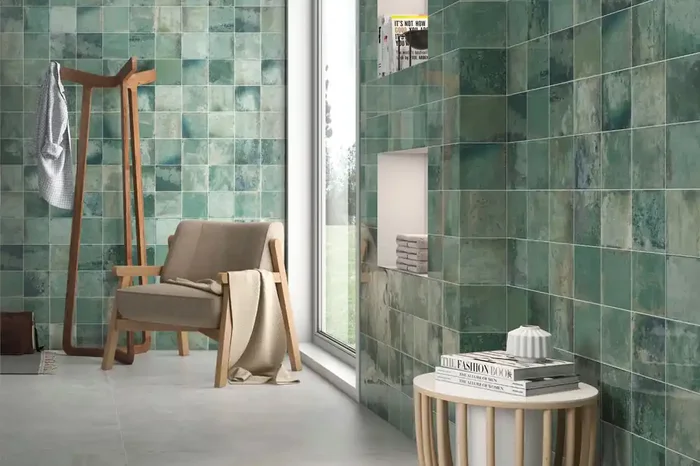 Wandfliese Vintage grün glänzend glasiert gewellt 30×60 cm „Provence Mint“